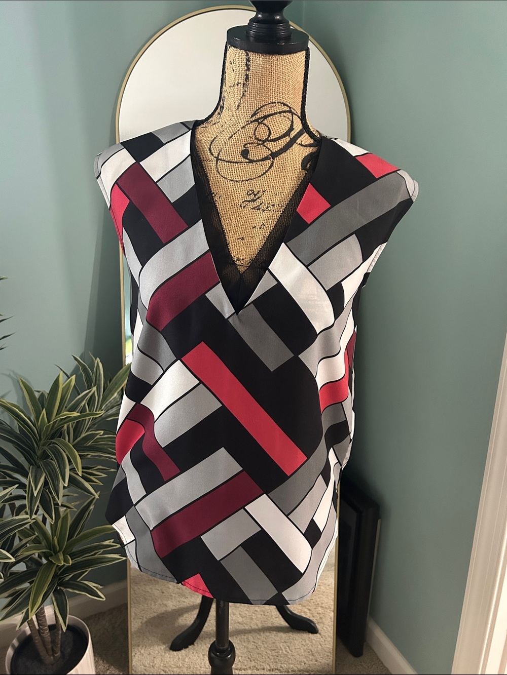 Trouvé Geometric Print V-Neck Sleeveless Top - Black, Gray & Red